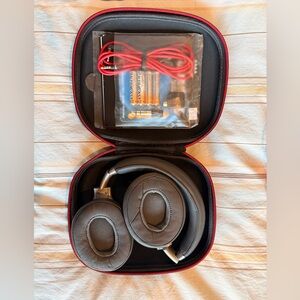 Beats Executive Over-Ear Noise Cancelling Headphones - Silver/Black - Unworn